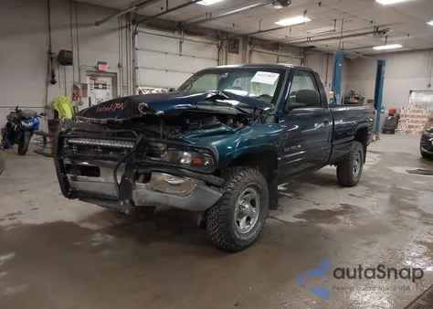 2000 Dodge Ram 1500 St из США, поврежденный, VIN 1B7HF16Y4YS590580